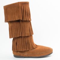 Braune Minnetonka Damen Stiefel 3-Layer Fringe Boot Braune Damen Schlupfstiefel mit Fransen aus Wildleder