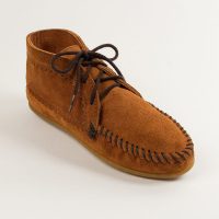 Braune Damen Mokassins aus Wildleder zum Schnüren Minnetonka Wildleder Damen Mokassins