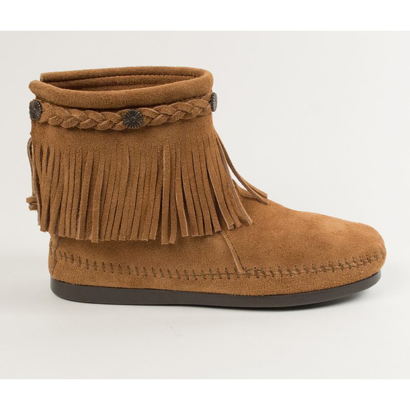 Damen Fransen Booties mit Conchos in beige Minnetonka Fransen Booties für Damen mit Conchos