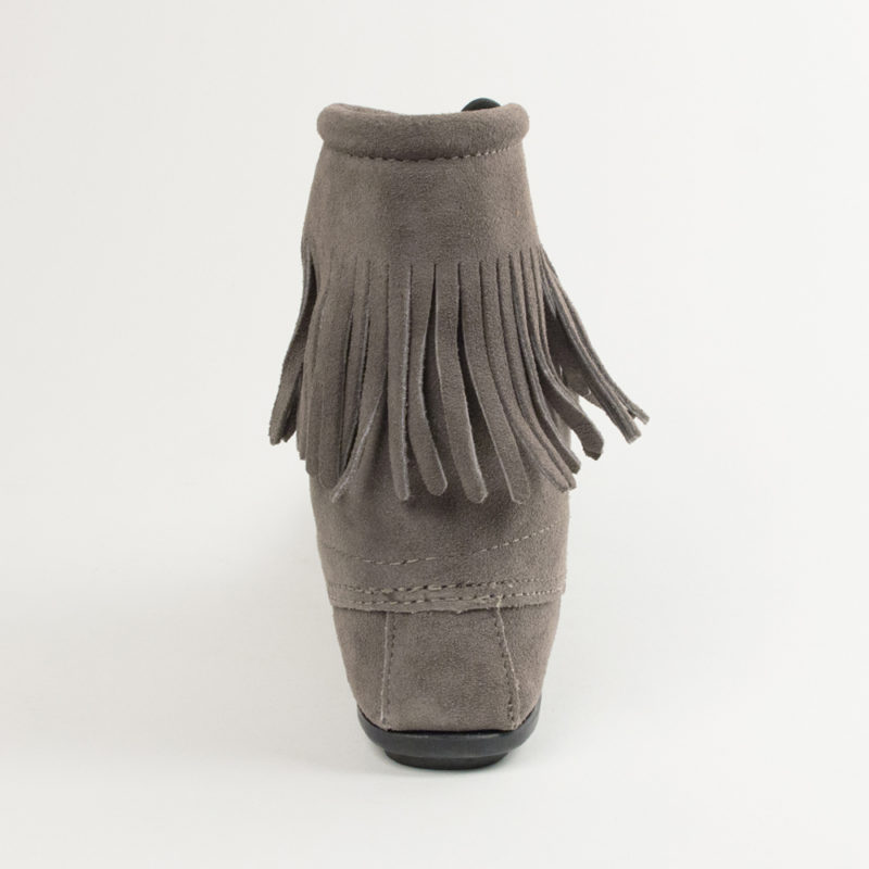 Graue Damen Fransen Booties von Minnetonka Minnetonka Tramper Boots