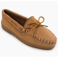 Minnetonka Damen Mokassins Moosehide Classic in Natur Klassische Damen Elchleder Mokassins in Natur