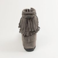 Graue Damen Fransen Booties von Minnetonka Minnetonka Tramper Boots Double Fringe