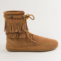Fransen Boots von Minnetonka Minnetonka Tramper Boots mit Fransen