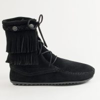 Schwarze Fransen Boots von Minnetonka Minnetonka Tramper Boots mit Fransen