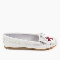 Weiße Minnetonka Damen Mokassins ThunderbirdII mit Perlenstickerei Weiße Damen Mokassins ThunderbirdII aus Glattleder